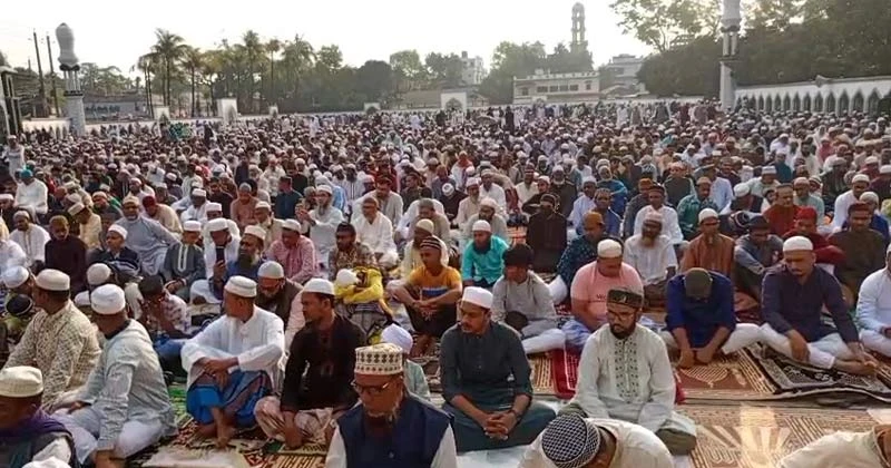 মৌলভীবাজারে পবিত্র ঈদুল ফিতর উপলক্ষে পৌর ঈদগাহে তিনটি ঈদের জামাত অনুষ্ঠিত