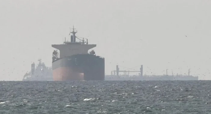 হামলা হলে মার্কিন সংশ্লিষ্ট গালফ দেশের জ্বালানি স্থাপনায় পাল্টা