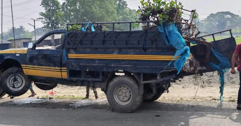 হবিগঞ্জে আসবাবপত্রবোঝাই পিকআপ নিয়ন্ত্রণ হারিয়ে ডোবায়, নিহত ৪