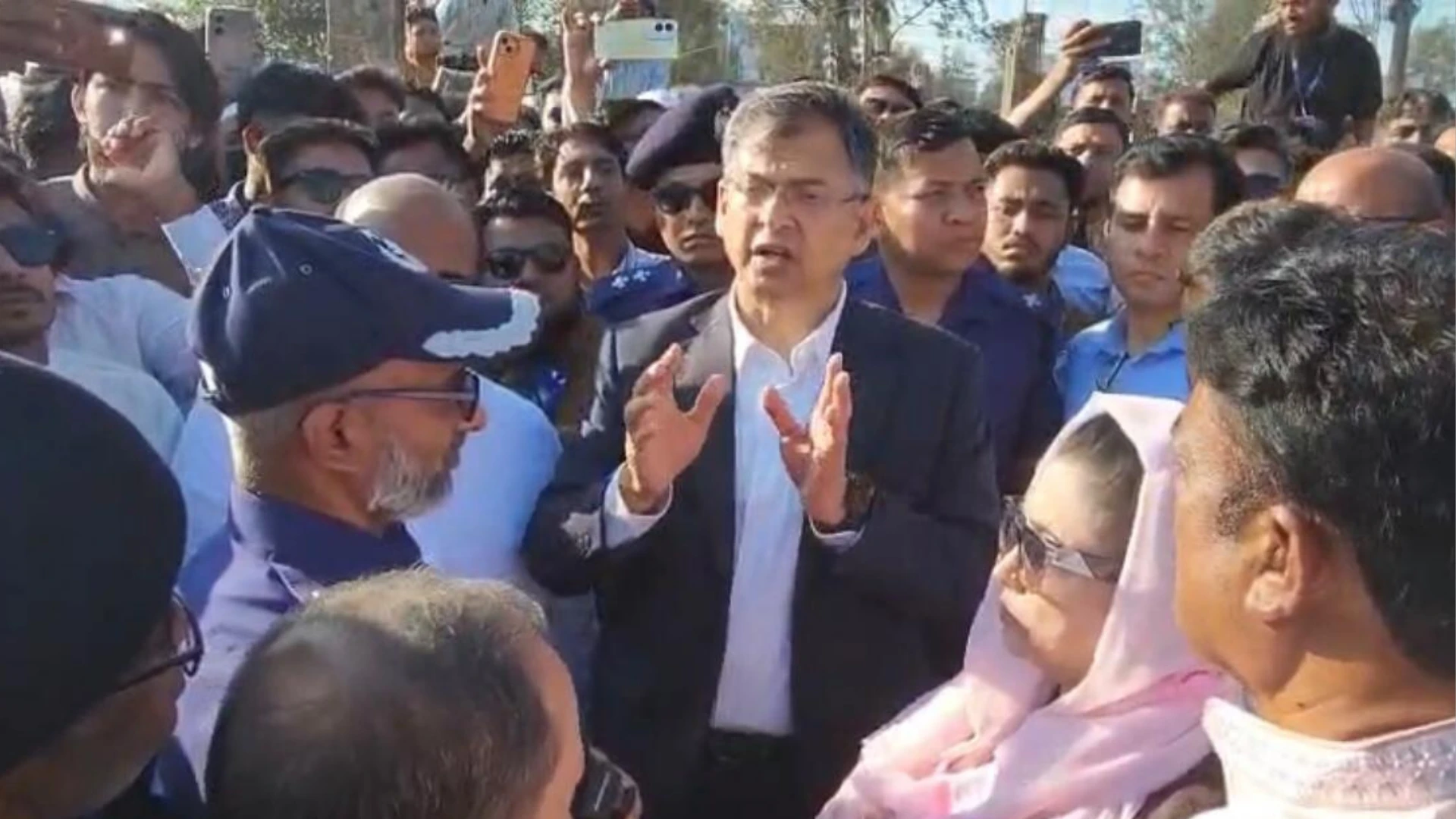 কক্সবাজার সৈকতে উচ্ছেদ হওয়া জায়গা যেন পুনর্দখল না হয়: স্বরাষ্ট্রমন্ত্রী