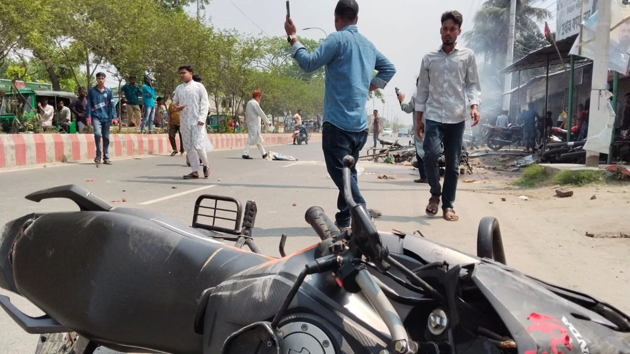 বিএনপির দুই গ্রুপের সংঘর্ষে রণক্ষেত্র ঈশ্বরদী, আহত ৩৫