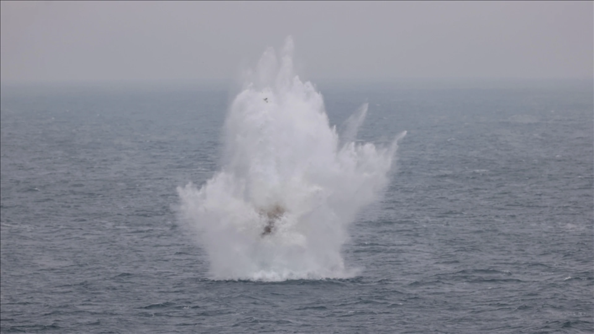 এবার পারস্য উপসাগরে মাইন পাতার হুমকি ইরানের