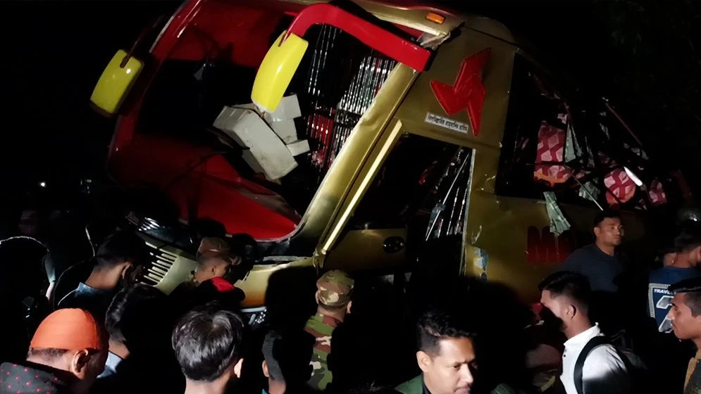 কুমিল্লায় ট্রেন-বাস সংঘর্ষে নিহত ১২, দুই গেইটম্যানের বিরুদ্ধে মামলা