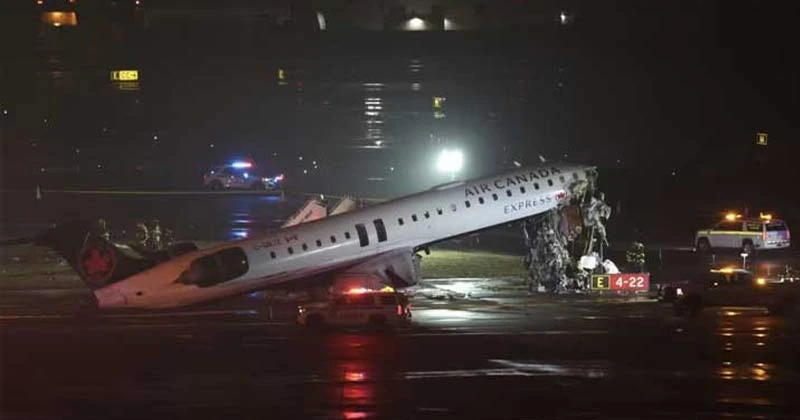 নিউইয়র্কে গাড়িতে বিমানের ধাক্কায় পাইলটসহ ২জন নিহত