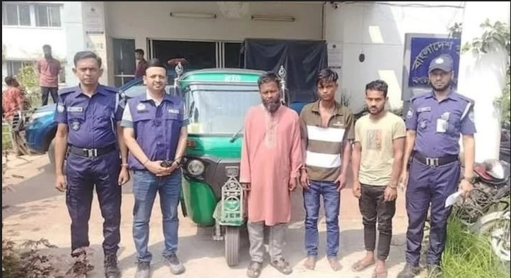 আখাউড়ায় ছিনতাই হওয়া সিএনজি উদ্ধার, গ্রেপ্তার ৩