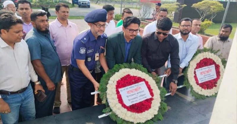 টুঙ্গিপাড়ায় ২৫ মার্চ গণহত্যা দিবসে শ্রদ্ধা নিবেদন ও আলোচনা সভা অনুষ্ঠিত