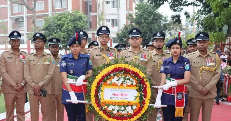 মহান স্বাধীনতা ও জাতীয় দিবসে বীর শহিদদের প্রতি জেলা পুলিশের শ্রদ্ধাঞ্জলি