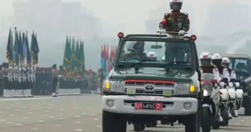 প্যারেড স্কয়ারে কুচকাওয়াজ ও ফ্লাই পাস্ট শুরু