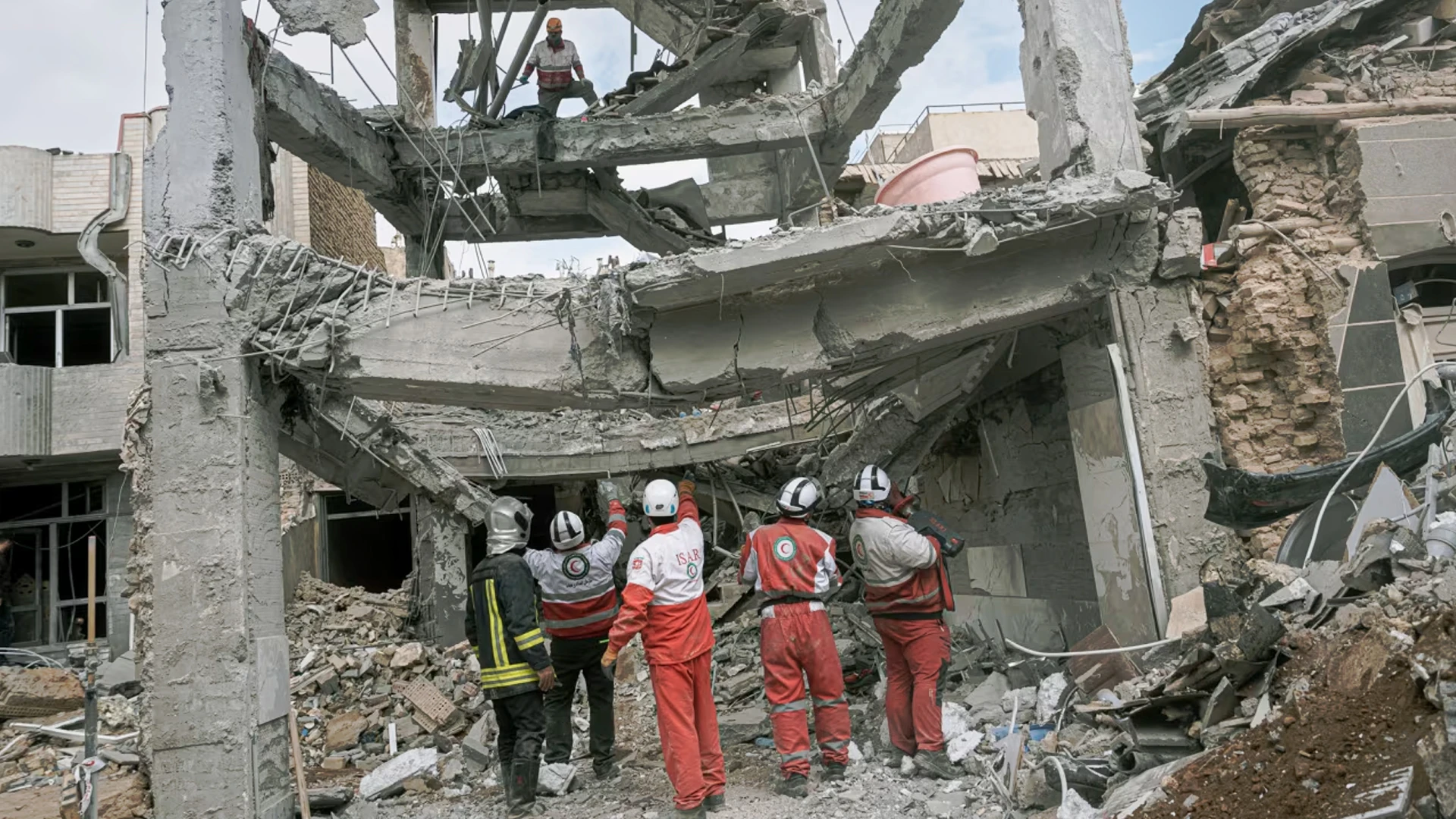 ইসরাইল-যুক্তরাষ্ট্রের হামলা অব্যাহত, ইরানে মৃতের সংখ্যা ১৯০০ ছাড়ালো