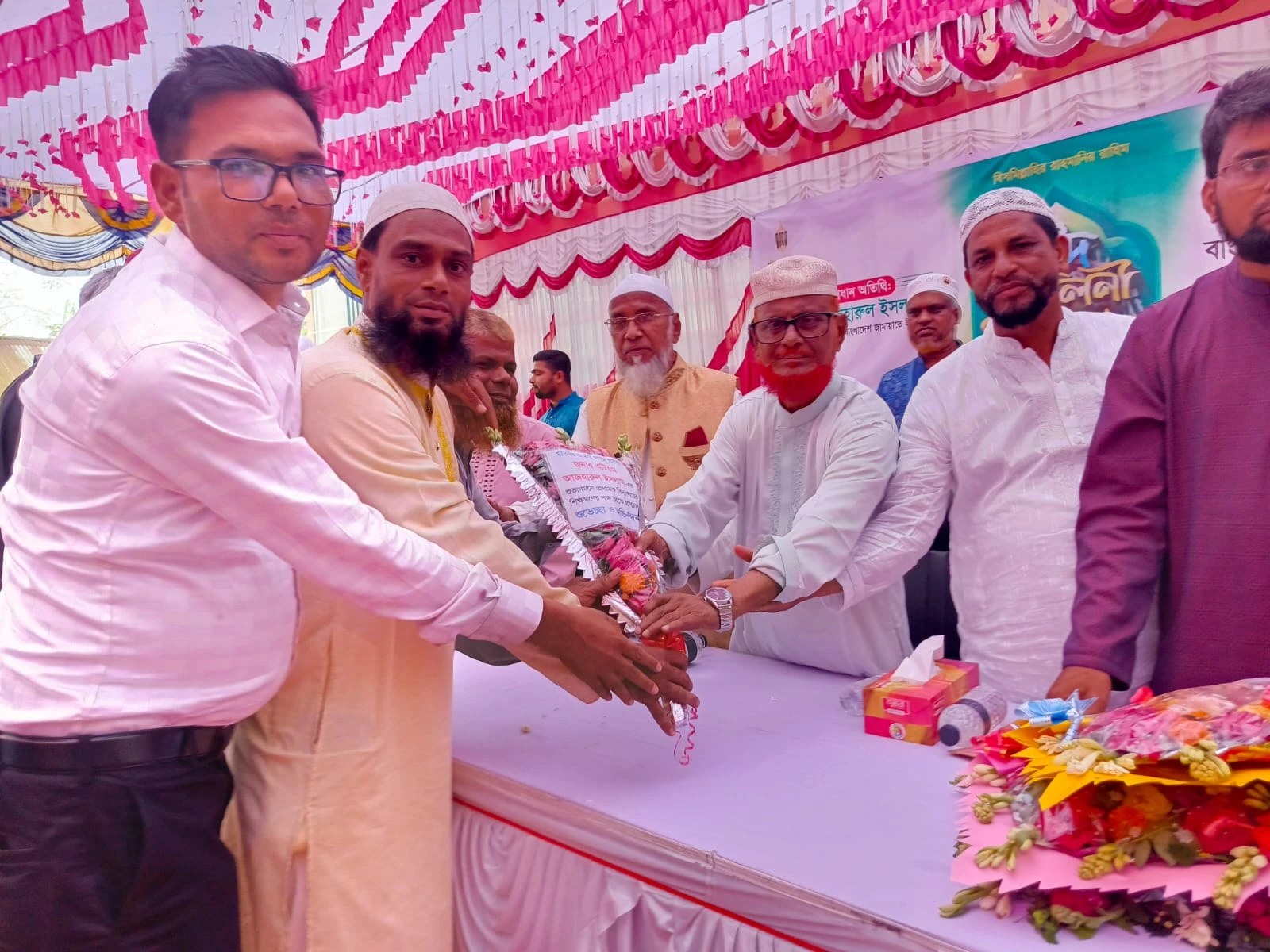 তারাগঞ্জে ফুলেল ভালোবাসায় সিক্ত এমপি এটিএম আজহারুল ইসলাম