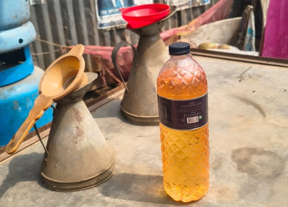 মতলবে পাম্পে জ্বালানি সংকট, খোলা বাজারে লিটার ২০০ টাকা