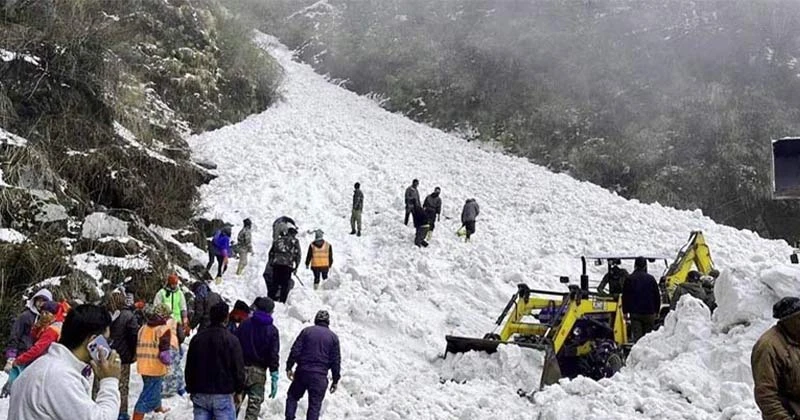 ভারতের জোজিলা পাসে ভয়াবহ তুষারধসে নিহত ৭