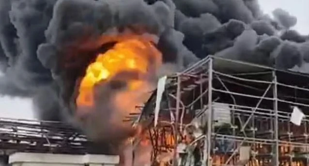 ইসরায়েলের কারখানায় ইরানের হামলা, বিপজ্জনক রাসায়নিক ছড়িয়ে পড়ার শঙ্কা