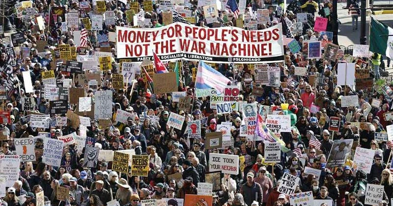 ‘ট্রাম্প হঠাও’দাবিতে রাজপথে মার্কিনীরা