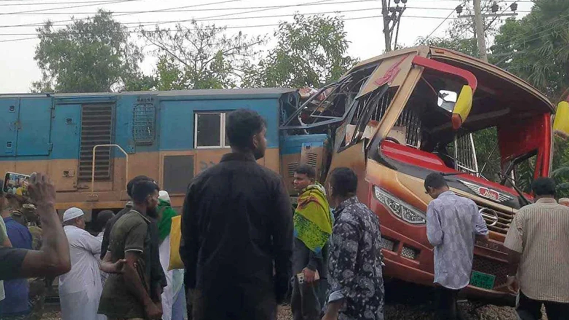 ঈদযাত্রায় ৩৭৭ দুর্ঘটনা, প্রাণহানি ৩৯৪