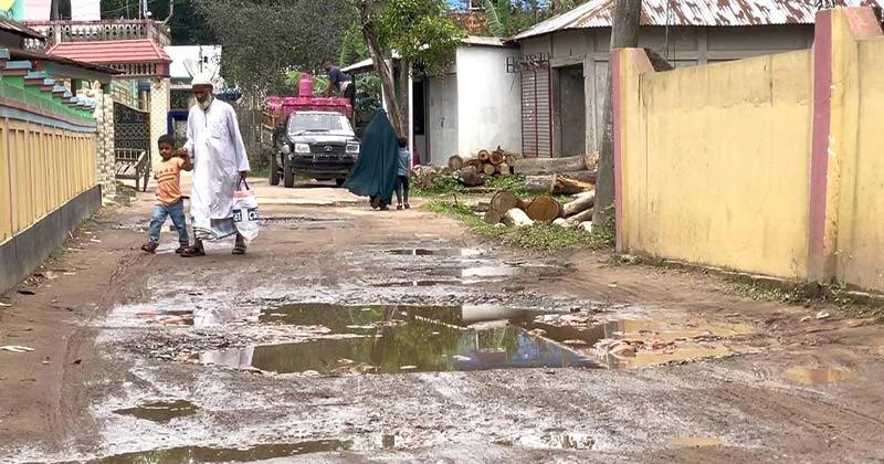 অর্ধসমাপ্ত সড়কে চরম দুর্ভোগ: কুলাউড়ার পীরের বাজার–হিংগাজিয়া সড়ক দ্রুত সংস্কারের দাবি