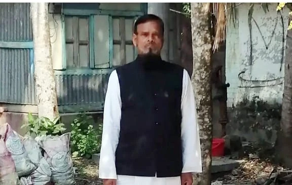 রাস্তায় আগুন জ্বালিয়ে আতঙ্ক সৃষ্টির মামলায় টুঙ্গিপাড়ায় সাবেক ইউপি চেয়ারম্যান গ্রেপ্তার