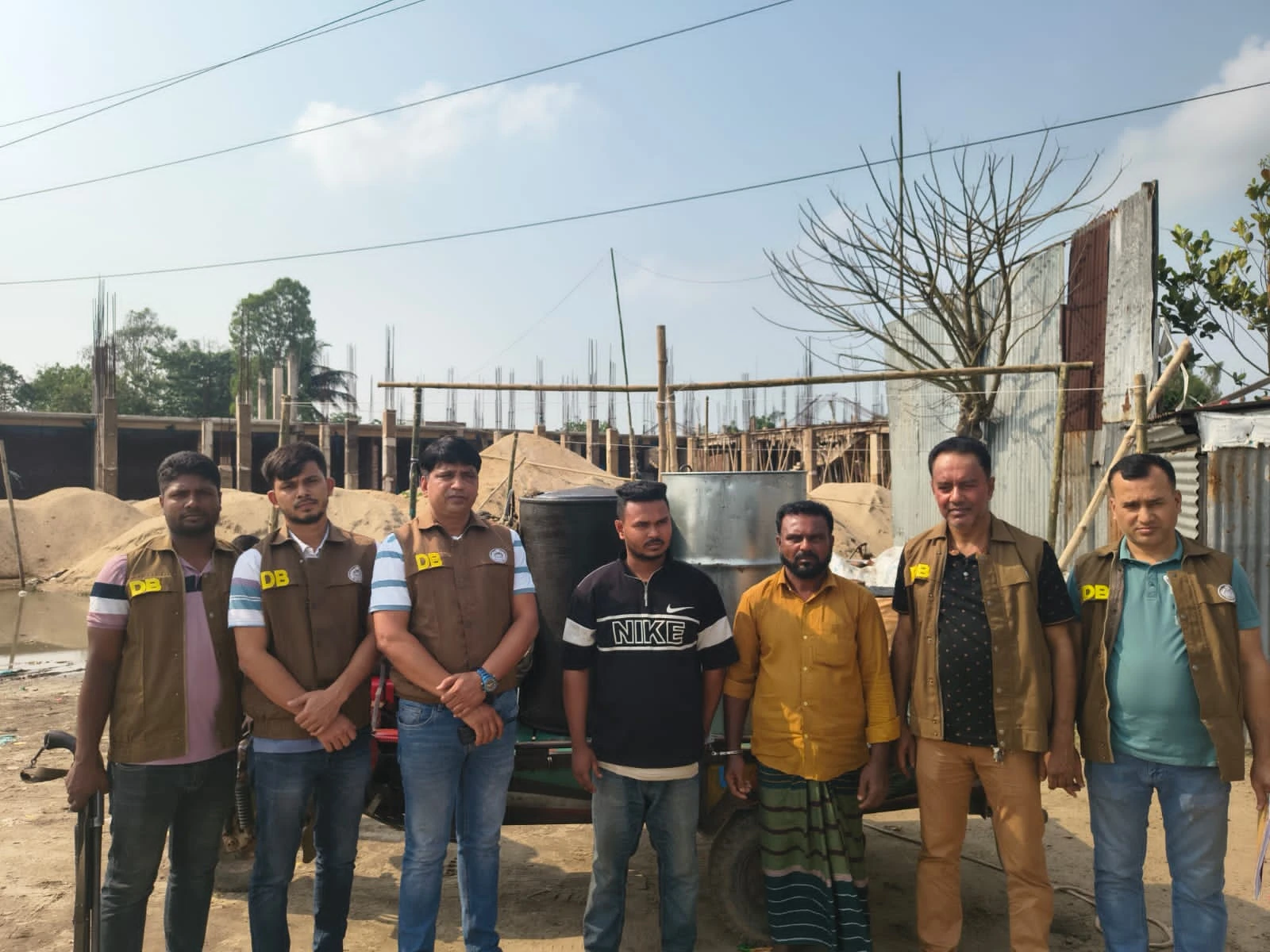 নরসিংদীতে ৪২০ লিটার চোরাই ডিজেলসহ দুইজন গ্রেফতার