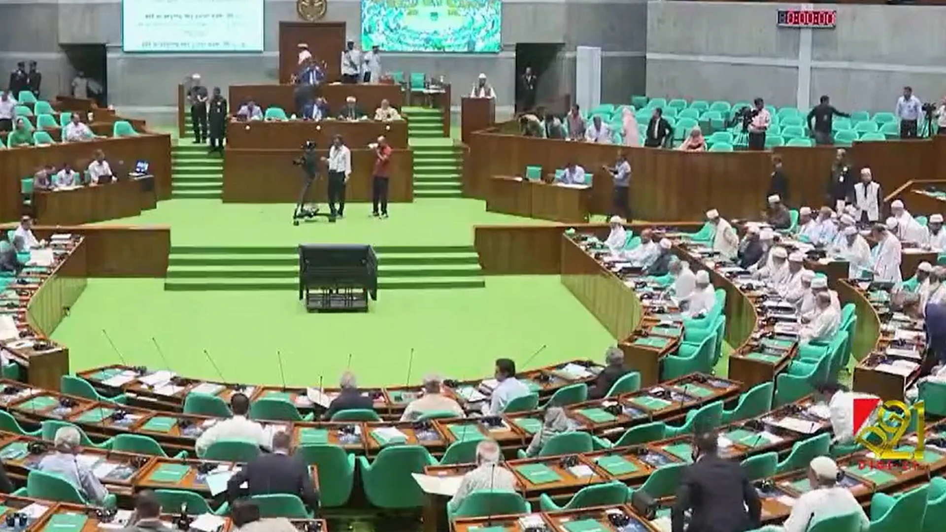 অন্তর্বর্তী সরকারের ১৩৩টির মধ্যে ৯৮ অধ্যাদেশ সংসদে হুবহু উত্থাপন