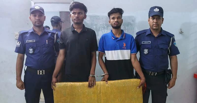 ১২ কেজি গাঁজাসহ দুই মাদক কারবারি গ্রেফতার, সিএনজি জব্দ