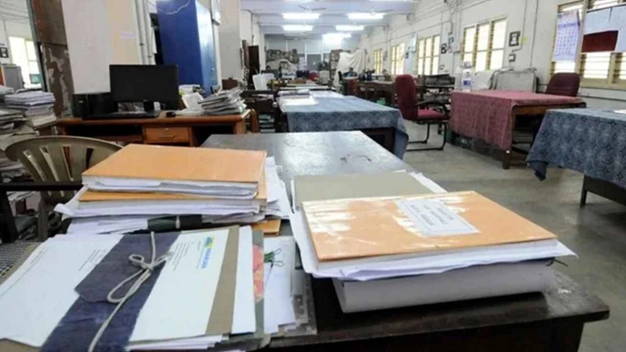 মার্চে হাজিরায় অনিয়ম, কর্মচারীদের সতর্কবার্তা