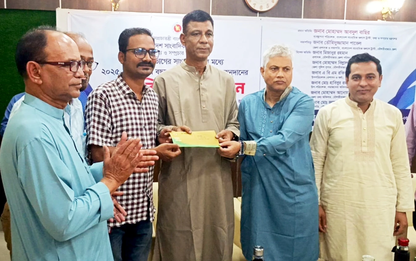 সিলেট বিভাগের সাংবাদিকদের মাঝে আর্থিক অনুদানের চেক বিতরণ
