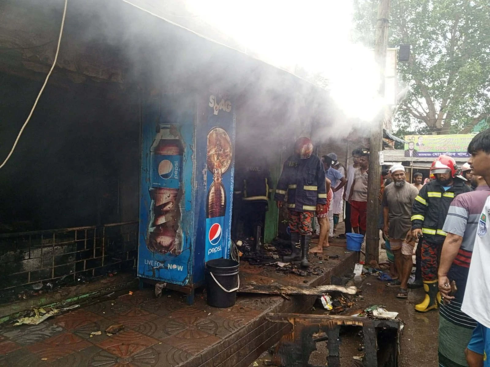 বন্দরে মুদী দোকান ও গোডাউনে অগ্নিকাণ্ড, ১২ লাখ টাকার ক্ষতি