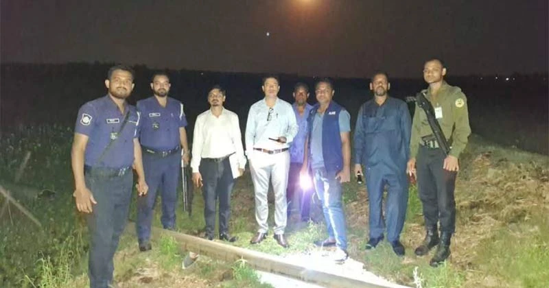 কসবা রাইতলা বিলে প্রশাসনের অভিযান, অচল ২ ড্রেজার