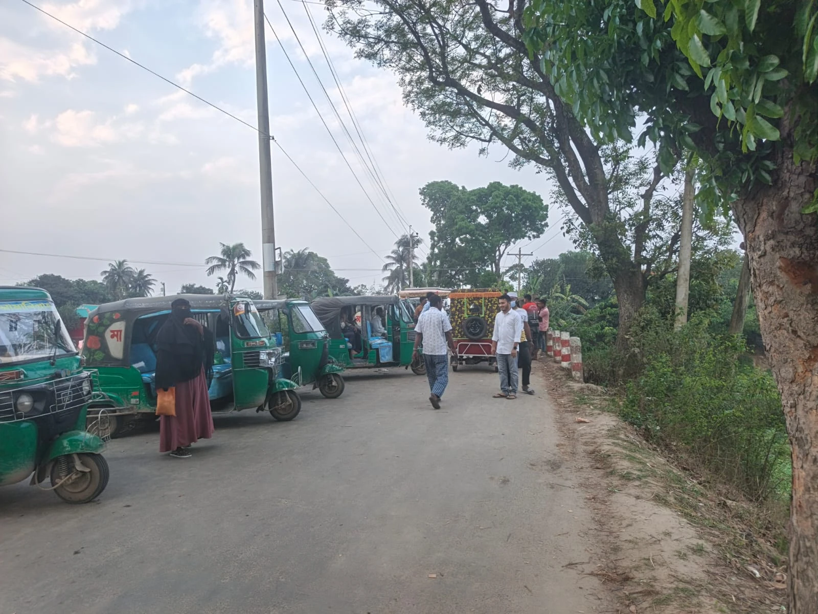 বিজয়নগর থেকে ব্রাহ্মণবাড়িয়া সিএনজি ভাড়ায় নৈরাজ্য, ভোগান্তিতে যাত্রী