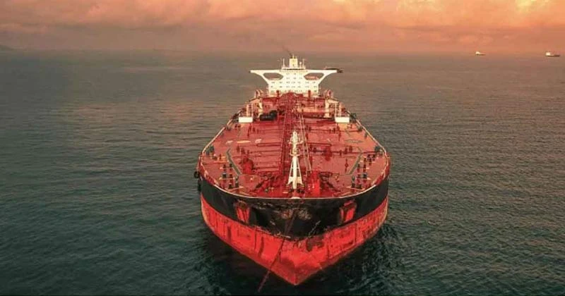 বুধবার অকটেন ও ফার্নেস অয়েল নিয়ে দুটি জাহাজ চট্টগ্রাম বন্দরে আসছে