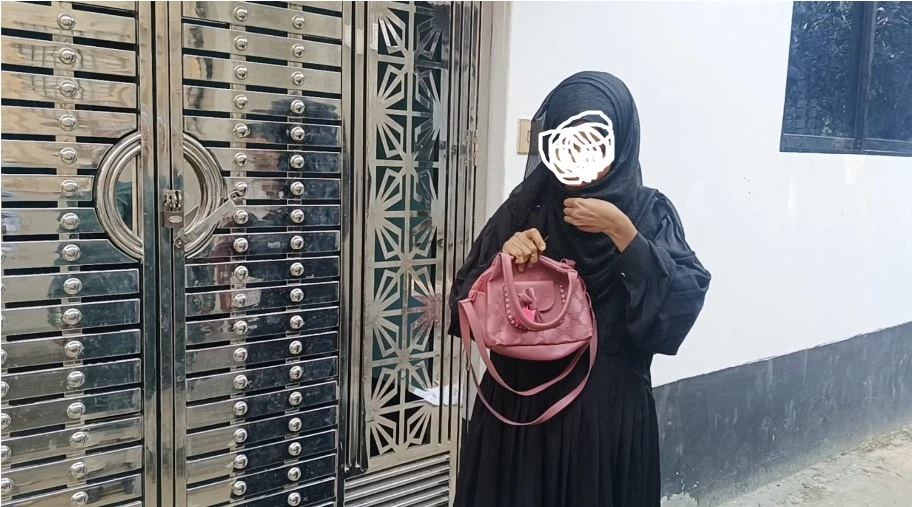 মতলব উত্তরে প্রেমিকের বাড়িতে বিয়ের দাবিতে প্রেমিকার অনশন, পলাতক প্রেমিক