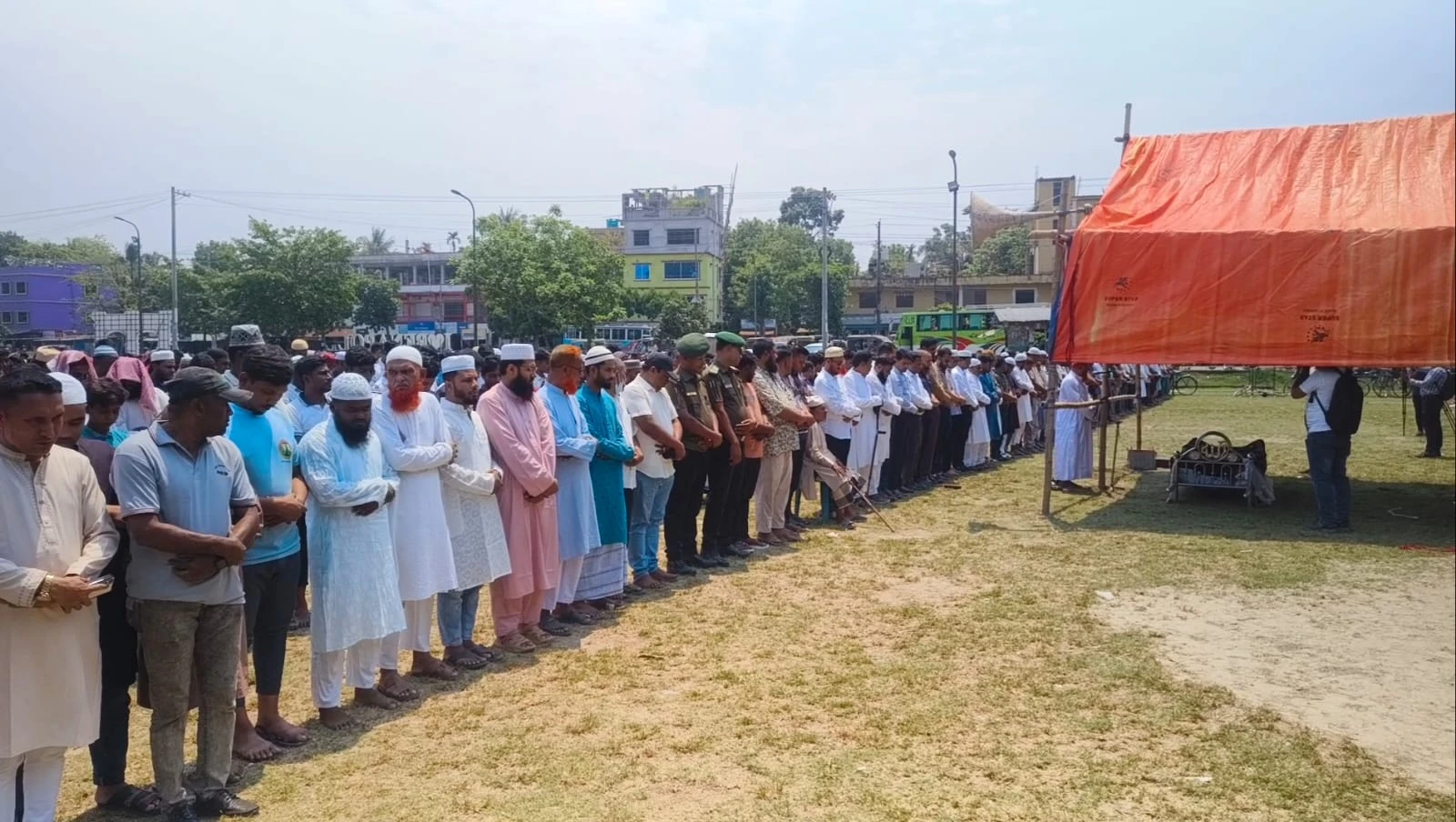 বেনাপোল বন্দরে ক্রেন দুর্ঘটনায় নিহত শ্রমিক শাহাজান আলীর জানাজা সম্পন্ন