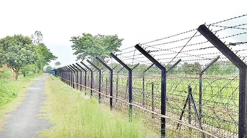 হালুয়াঘাট সীমান্তে ভারতীয় এলাকায় গিয়ে বাংলাদেশি আহত, ঢাকায় স্থানান্তর