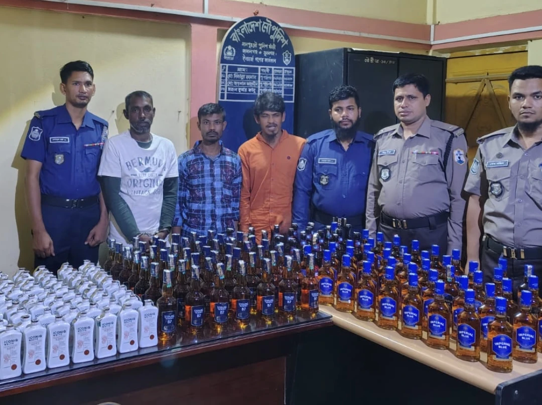 জামালগঞ্জে ২৫৪ বোতল ভারতীয় মদসহ নৌকা জব্দ, গ্রেফতার ৩