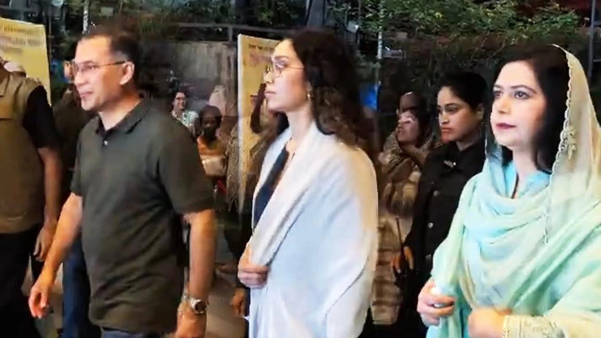 কবি চিতাবাঘ দেখতে সপরিবারে নাটকপাড়ায় প্রধানমন্ত্রী