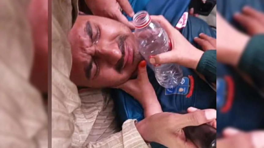 শহীদ পরিবারের সদস্যদের অনুরোধে ৭২ ঘণ্টা পর অনশন প্রত্যাহার