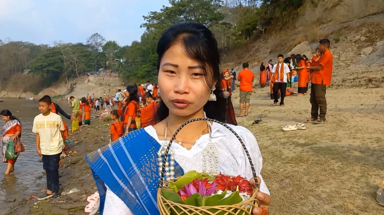 বান্দরবানে সাঙ্গু নদীতে ফুল ভাসিয়ে শুরু ঐতিহ্যবাহী বিজু ও বিষু উৎসব