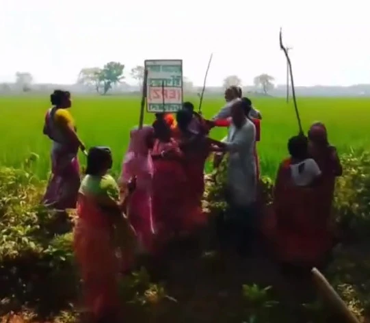 গোবিন্দগঞ্জে জমির দাবিতে আন্দোলনরত সাঁওতালদের ওপর হামলা, নারীসহ আহত ৪
