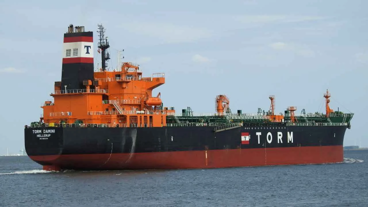 মালয়েশিয়া থেকে আসছে ৬০ হাজার টন ডিজেল