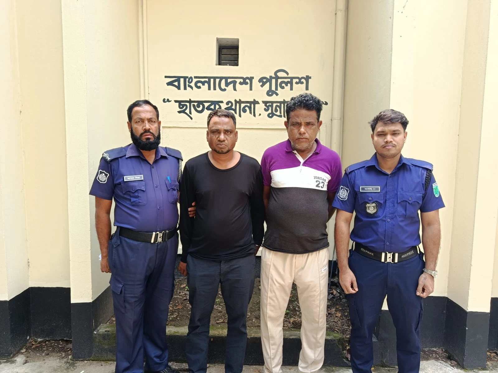 ছাতকে পুলিশের অভিযানে নিয়মিত মামলার দুই আসামি গ্রেফতার