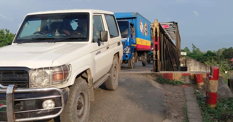 টঙ্গীবাড়ীতে ঝুঁকিপূর্ণ সরু সেতুর কারণে জনদুর্ভোগ চরমে