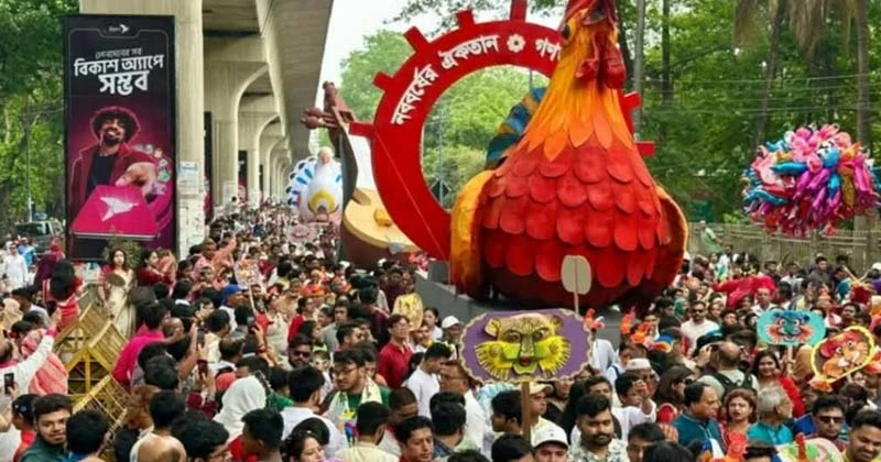 ‘বৈশাখী শোভাযাত্রা’য় ঢাবিতে হাজারও মানুষের ঢল