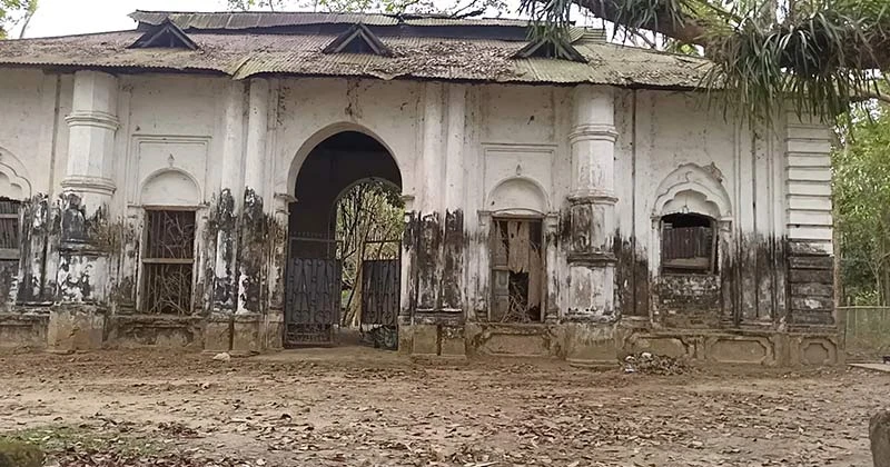 মৌলভীবাজার কালের সাক্ষী হয়ে দাঁড়িয়ে আছে প্রায় ৩০০ বছরের পুরোনো জমিদার বাড়ি