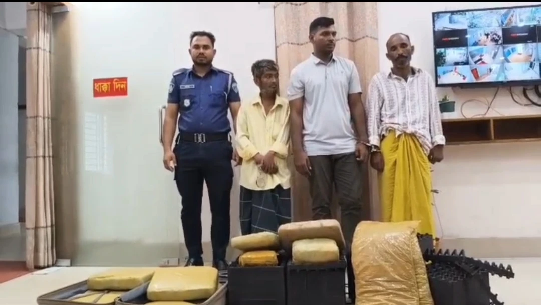 কসবায় ৩৪ কেজি গাঁজাসহ সাবেক বিজিবি সদস্যসহ আটক ৩