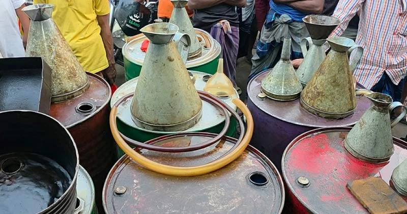 বগুড়া ডিজেল মজুত করে কৃত্রিম সংকট: শেরপুরে ব্যবসায়ীকে জরিমানা, জব্দ তেল কৃষকদের মাঝে বিক্রি