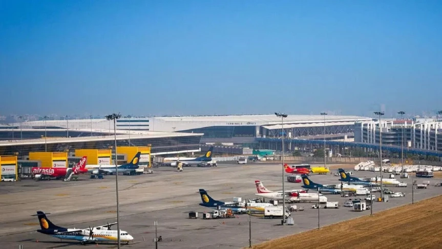 দিল্লি বিমানবন্দরে দুই উড়োজাহাজের সংঘর্ষ