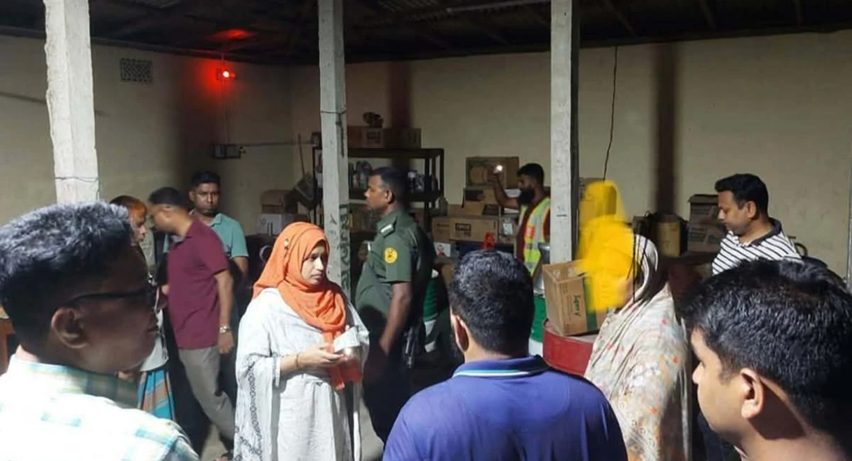 গুদামে মজুত তেল জব্দ, পালালেন ব্যবসায়ী; ৪ হাজার লিটার ডিজেল উদ্ধার