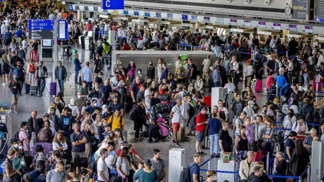 জার্মানিতে শত শত ফ্লাইট বাতিল, ভোগান্তিতে যাত্রীরা