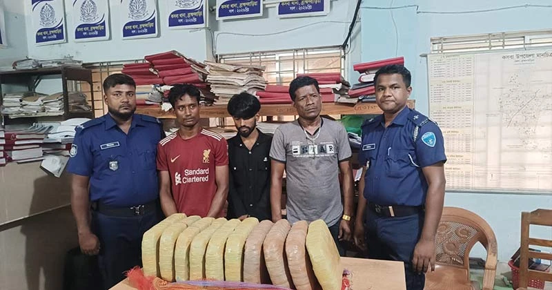 কসবায় ৩০ কেজি গাঁজাসহ ৩ মাদককারবারী গ্রেফতার, পলাতক আরও ২