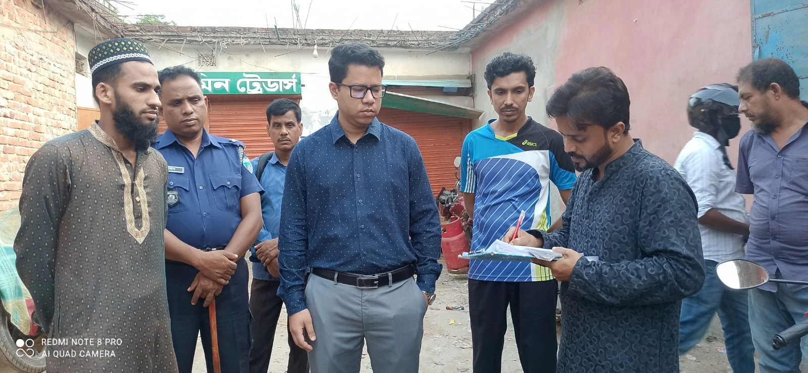 কসবায় অতিরিক্ত দামে গ্যাস সিলিন্ডার বিক্রি: এক ব্যবসায়ীর ২০ হাজার টাকা জরিমানা